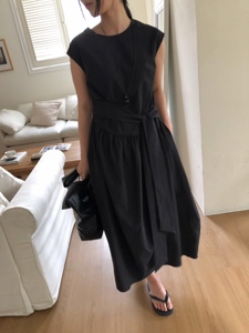 黑色