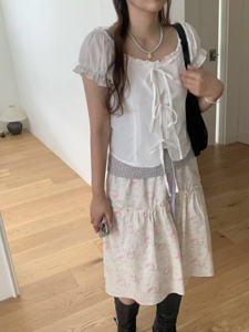 白色