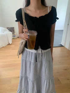 黑色