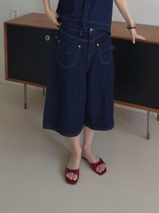深蓝色