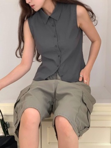 灰色
