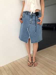蓝色