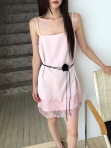 粉红色