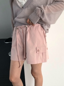 粉红色