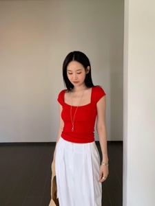 红色