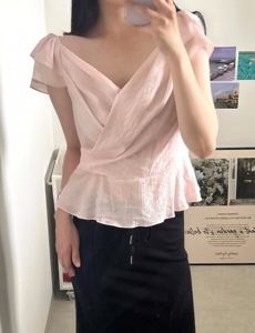 粉红色