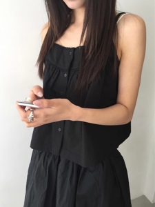 黑色
