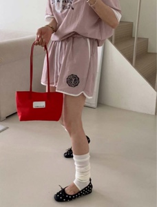 粉红色