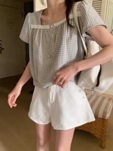 灰色