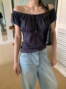 深蓝色