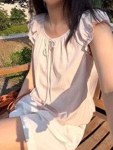粉红色