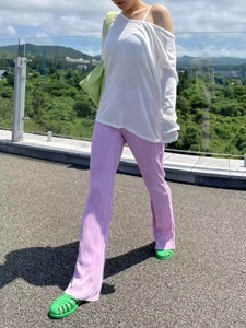 粉红色
