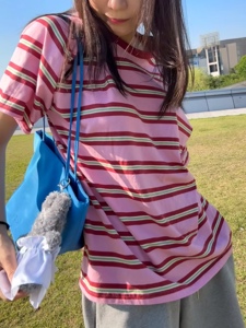 粉红色