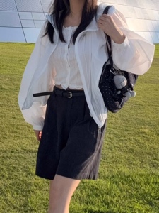 黑色