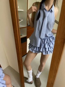 蓝色
