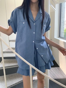 蓝色