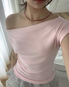 粉红色