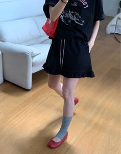 黑色