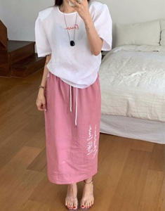 粉红色