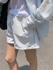 白色