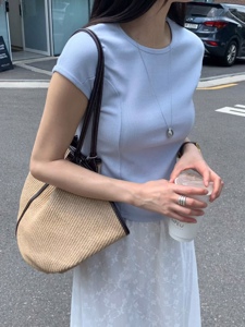 蓝色