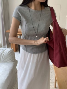 灰色