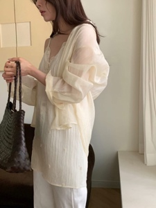 浅黄色