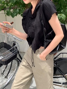 黑色