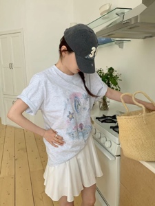 灰色