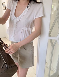 白色