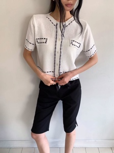 白色