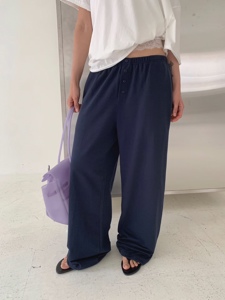 深蓝色