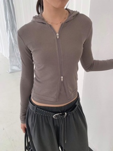 咖啡色