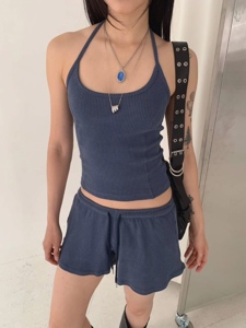深蓝色