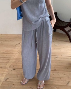灰色