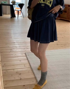 深蓝色