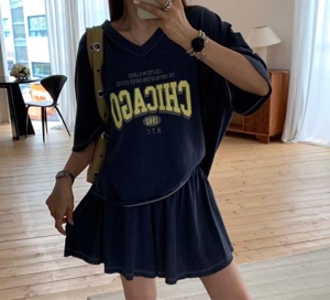 深蓝色