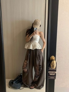 深棕色