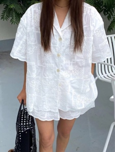 白色