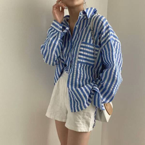 深蓝色