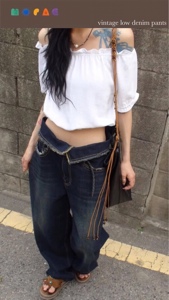 深蓝色