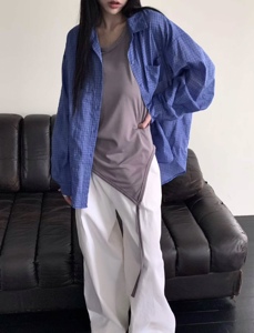深蓝色