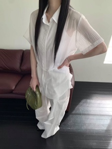 白色