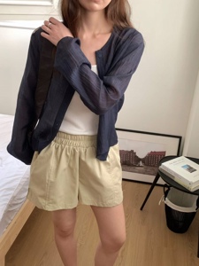 黑色