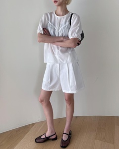 白色