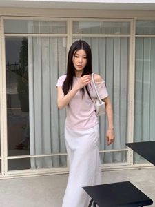 浅粉色