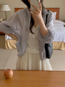 浅蓝色