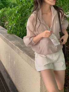 浅粉色