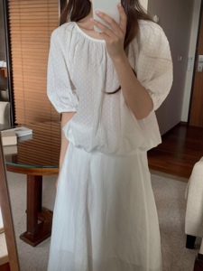 白色