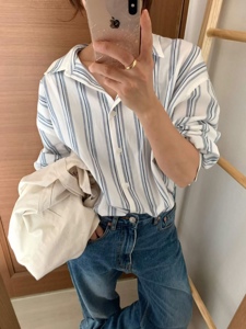 深蓝色